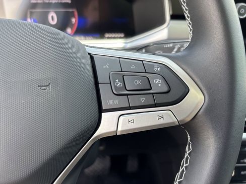 New 2026 Volkswagen Taos SE FWD image 21