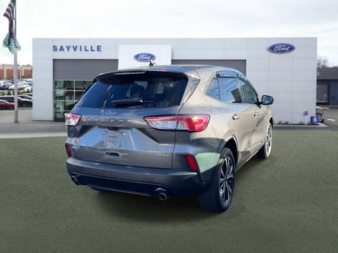 Used 2022 Ford Escape SE w/ SE Sport Appearance Package image 4