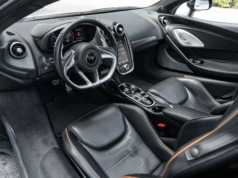 Used 2023 McLaren GT RWD image 2