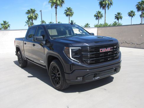 Used 2025 GMC Sierra 1500 Elevation image 2