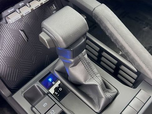 Certified 2025 Toyota 4Runner SR5 AWD/4WD image 16