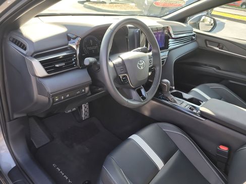 Used 2025 Toyota Camry SE FWD image 18