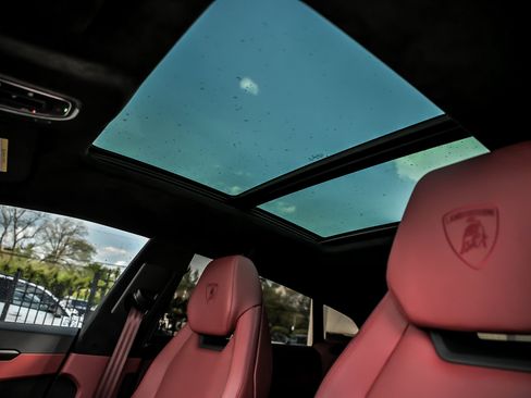 Used 2022 Lamborghini Urus AWD/4WD image 29
