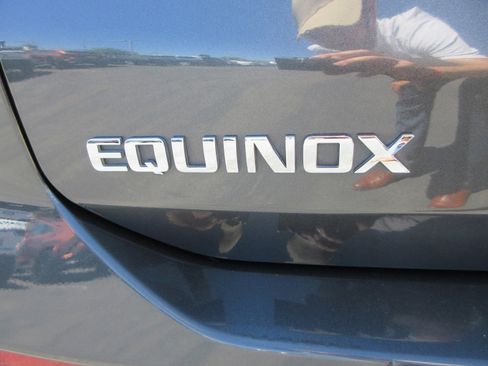 Used 2021 Chevrolet Equinox LS w/ LPO, Floor Liner Package FWD image 9