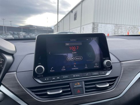 Used 2025 Nissan Altima 2.5 SV image 21