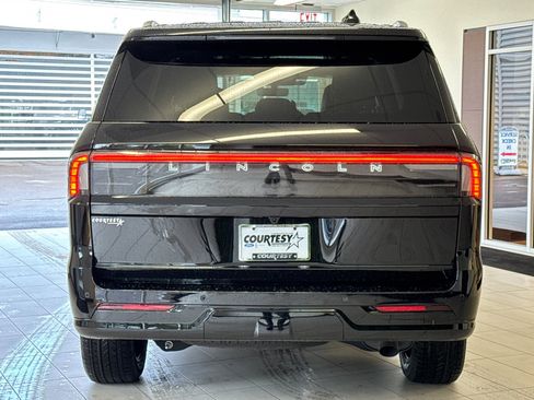 Certified 2025 Lincoln Navigator Reserve image 5