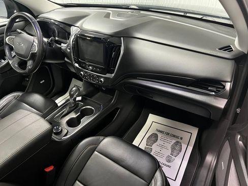 Used 2021 Chevrolet Traverse RS image 3