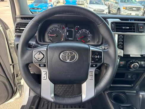 Used 2022 Toyota 4Runner SR5 Premium w/ Moonroof Package RWD image 15