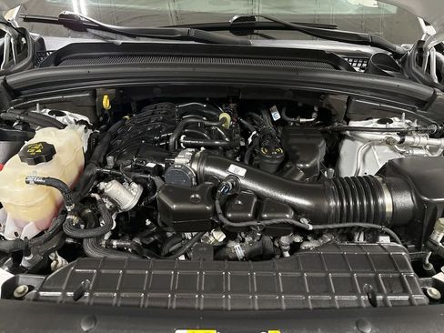 Used 2023 Jeep Grand Cherokee L Limited w/ Black Appearance Package image 27