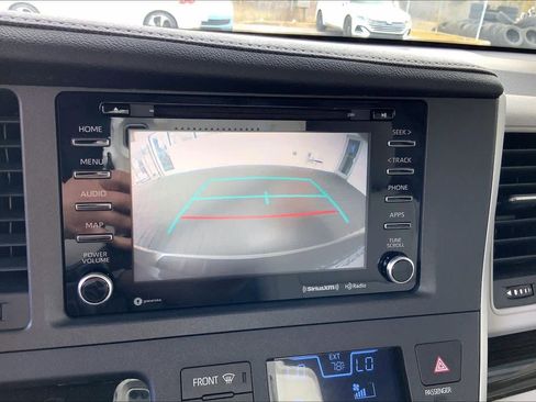 Used 2020 Toyota Sienna XLE Premium image 29