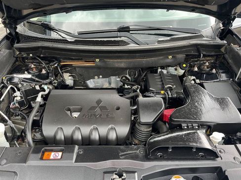 Used 2016 Mitsubishi Outlander SE AWD/4WD image 21
