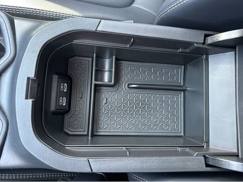 Used 2025 Toyota RAV4 XLE Premium image 32