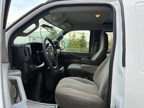 Used 2016 GMC Savana 2500 RWD image 10