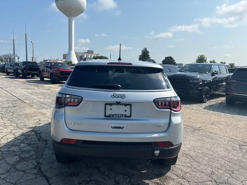 Used 2025 Jeep Compass Latitude w/ Convenience Group AWD/4WD image 7