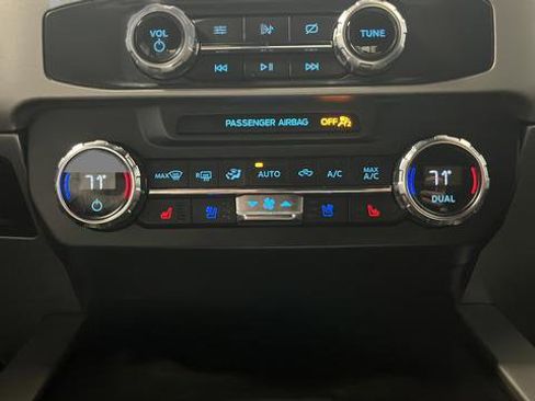 Used 2022 Ford F250 Lariat w/ Black Appearance Package image 21