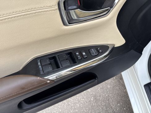 Used 2015 Toyota Avalon XLE image 15