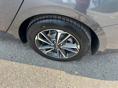 Used 2024 Kia Forte LXS w/ LXS Technology Package image 20