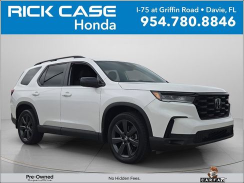 Used 2025 Honda Pilot Sport image 1