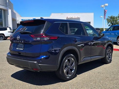 Used 2025 Nissan Rogue SV FWD image 4