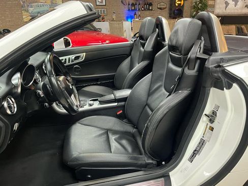 Used 2015 Mercedes-Benz SLK 250 w/ Premium Package image 28