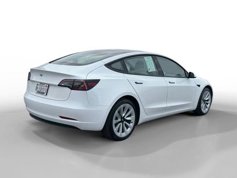 Used 2023 Tesla Model 3 Standard Range image 5