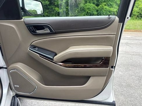 Used 2017 GMC Yukon SLT w/ Premium Edition AWD/4WD image 9