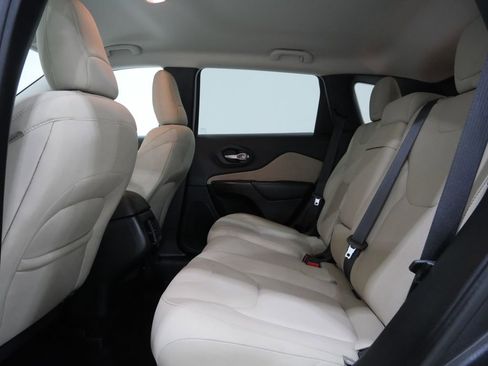 Used 2016 Jeep Cherokee Latitude w/ Comfort/Convenience Group image 24