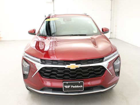 Used 2024 Chevrolet Trax LT w/ Driver Confidence Package FWD image 3