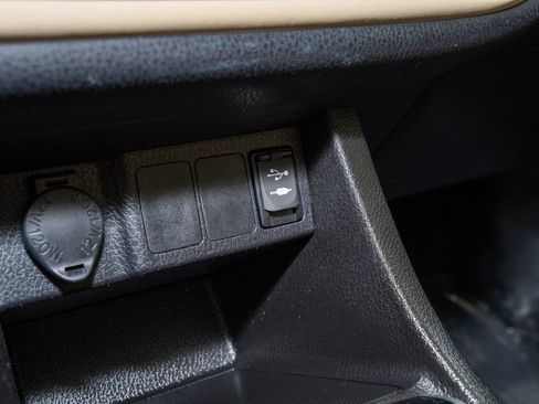 Used 2017 Toyota Corolla LE image 13