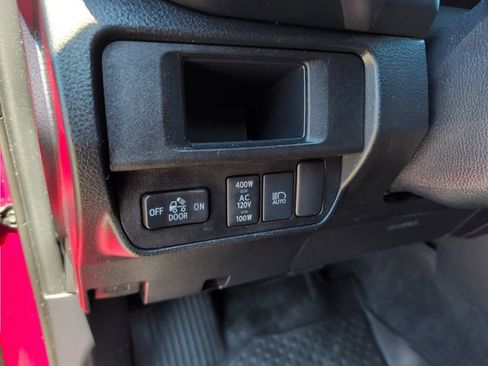Used 2019 Toyota Tacoma TRD Sport w/ Technology Package AWD/4WD image 33