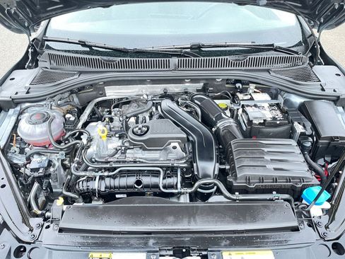 Used 2025 Volkswagen Jetta SE image 33