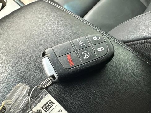 Used 2018 Jeep Grand Cherokee Limited AWD/4WD image 2