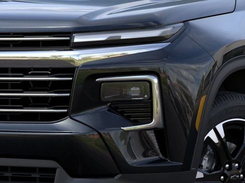 New 2027 Chevrolet Traverse LT w/ Sun and Wheel Package FWD image 10