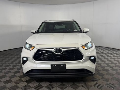 Used 2023 Toyota Highlander XLE FWD image 10