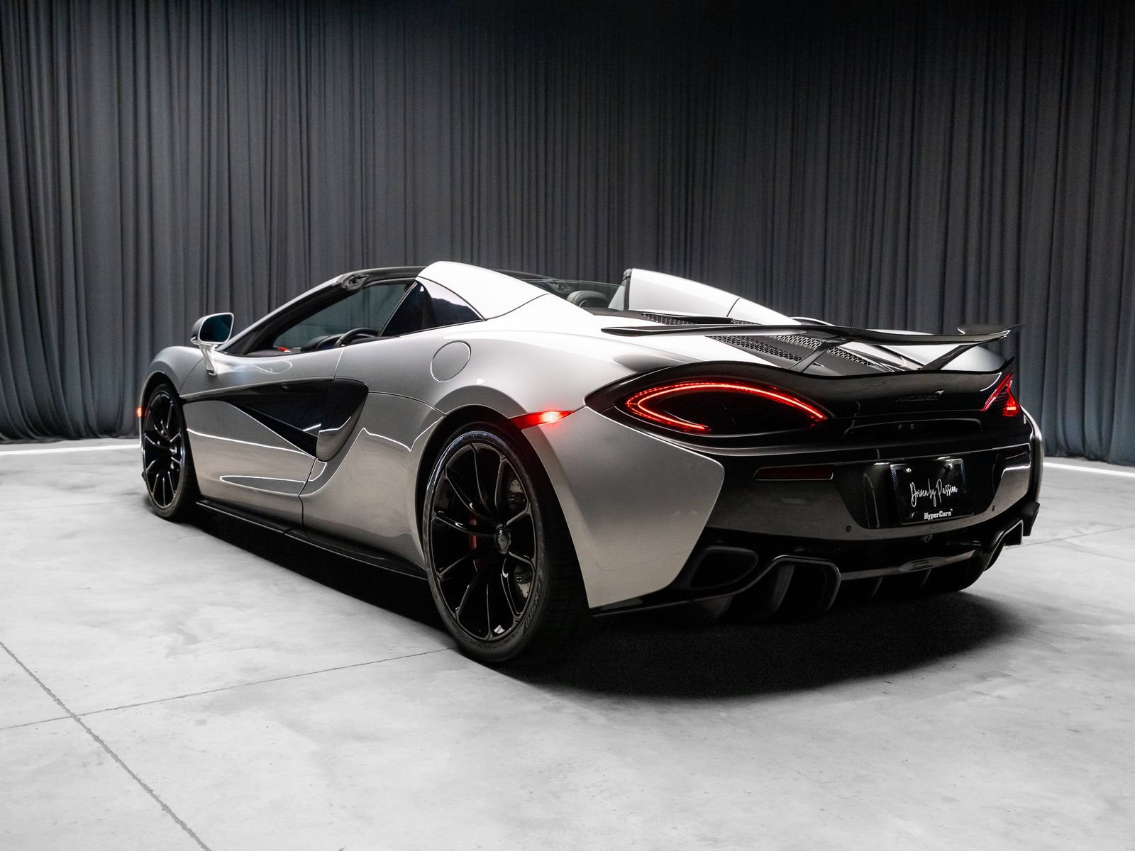 Used 2019 McLaren 570S Spider RWD image 40