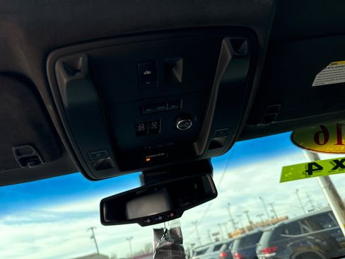 Used 2016 Cadillac Escalade ESV Platinum image 30