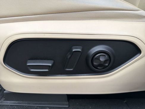 Used 2022 Jeep Grand Cherokee Limited w/ Luxury Tech Group II image 12