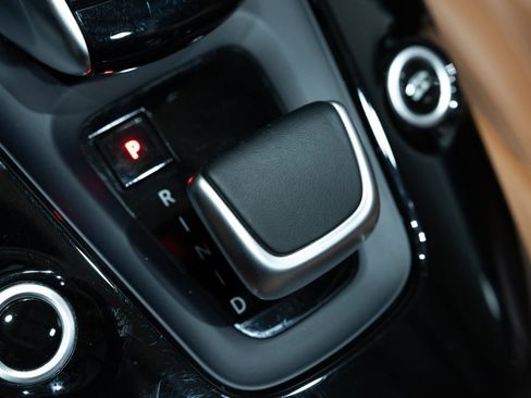 Used 2018 Mercedes-Benz AMG GT Roadster w/ Exclusive Interior Package image 39