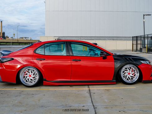 Used 2019 Toyota Camry XSE image 9