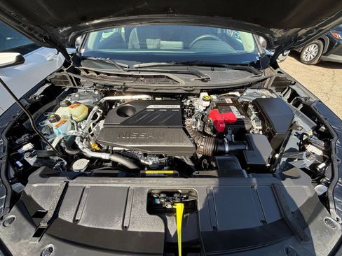 Used 2025 Nissan Rogue SV image 34