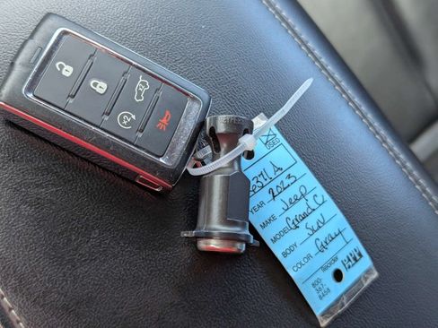 Used 2023 Jeep Grand Cherokee L Limited RWD image 31