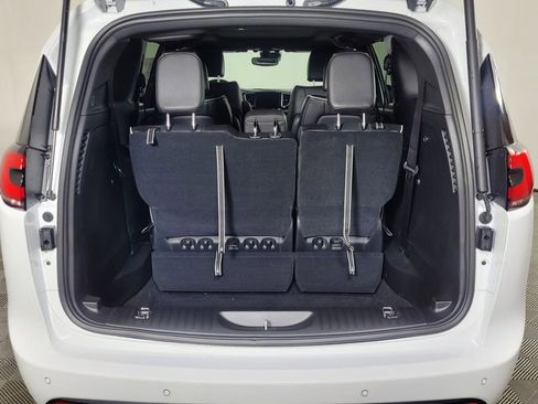 New 2026 Chrysler Pacifica Limited w/ S Appearance Package image 9