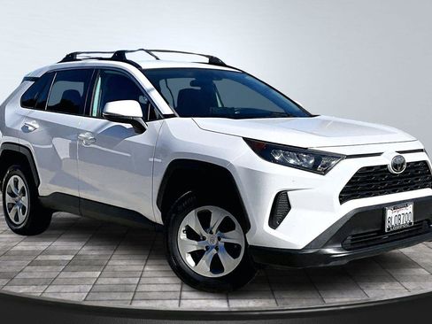 Used 2019 Toyota RAV4 LE image 1
