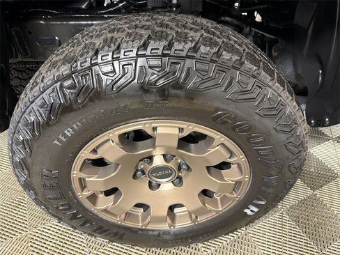 Used 2025 Toyota Tacoma Trailhunter image 17