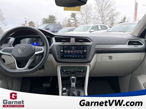 Used 2023 Volkswagen Tiguan SE w/ Panoramic Sunroof Package image 13