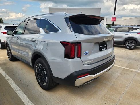 Certified 2025 Kia Sorento S w/ Panoramic Sunroof Package FWD image 3