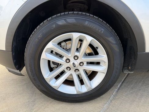 Used 2016 Ford Explorer XLT w/ Equipment Group 202A image 9