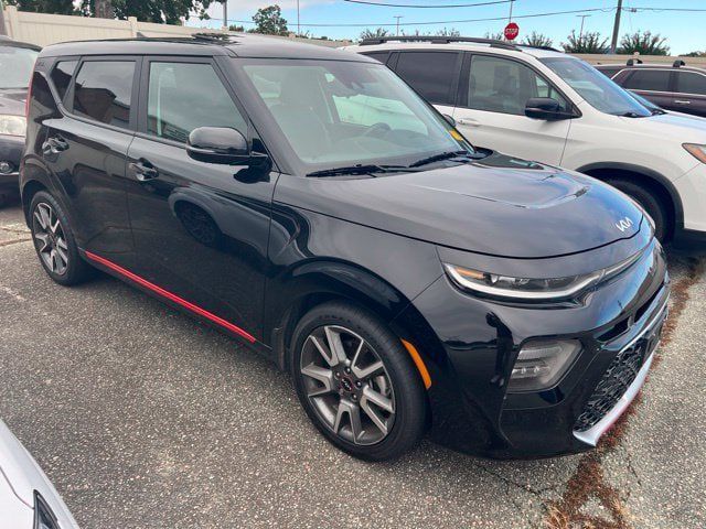 Used 2022 Kia Soul Turbo FWD image 2