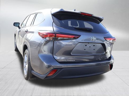 Used 2024 Toyota Highlander LE image 5