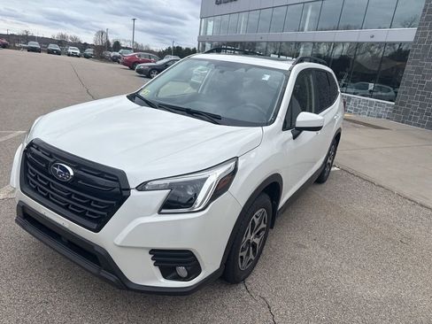 Used 2023 Subaru Forester Premium image 5